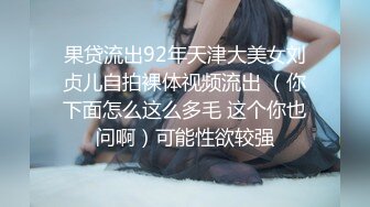 澡堂子专门盯上一个年轻的A奶，小美女皮肤白皙BB粉嫩