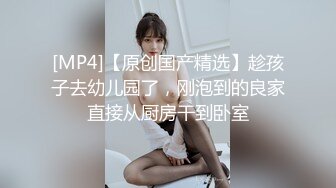 抱着黑丝女友的大长腿。一顿真实。必须用力。