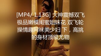 奶大屁股翘的风骚妹子一个人的精彩诱惑，软嫩的极品巨乳乱颤抖动揉捏，按摩棒蹂躏骚穴高潮