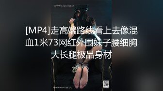 [MP4/ 672M] 风骚人妻露脸一个人在宾馆大秀直播刺激狼友，听狼友指挥淫水泛滥湿透内裤