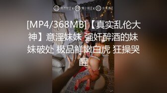 大神旅游景区一路走一路抄底众多的美女少妇眼界大开 (21)