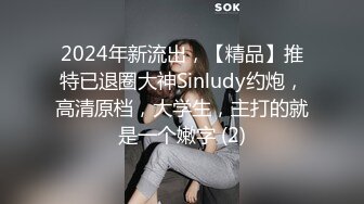 睡衣单腿黑丝极品女神下海，细长美腿夹着振动棒足交，掰穴特写超粉嫩