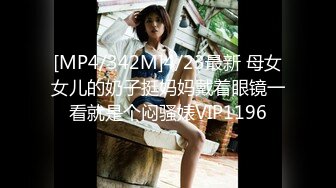 湖南甜甜美女小可爱露脸发骚，跟狼友互动听指挥揉奶玩逼，无毛白虎很是性感的