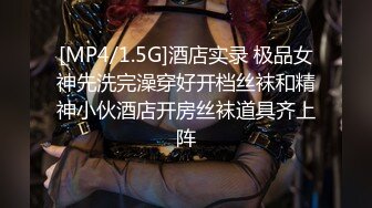 老公陪着来上厕所的是少妇 一样被大神拍到了她的大黑B_0