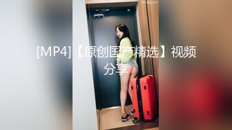 [MP4]约了两个妹子留下牛仔裙妹子，沙发调情一番穿上透视装，口交摸逼上位骑乘抽插