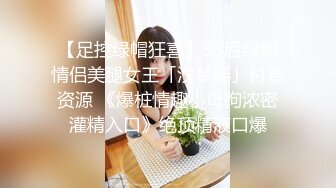 新来的双女姐妹花露脸精彩大秀直播，跟狼友互动撩骚听指挥，奶子比心道具抽插骚穴浪叫呻吟，撅着屁股求草