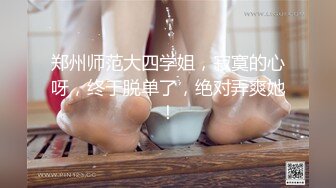 游乐场女厕偷窥m破洞牛仔n裤美女白嫩的大屁股和小黑鲍