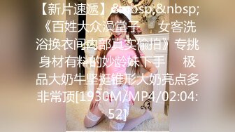 小妹妹露脸清纯可爱诱惑狼友，干净的逼逼自己拿道具抽插浪叫呻吟，吃木瓜给自己丰胸