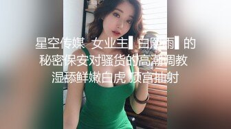 变态男暴力倾向疯狂虐待美女嘴罩上按在按摩床上捏乳头双指头插双洞