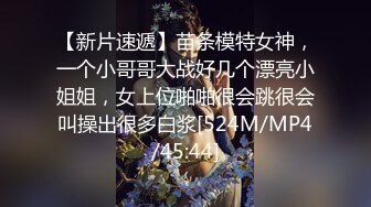 诱人的小姐姐艳舞小秀揉奶摸逼自慰呻吟，跟狼友互动听指挥，旁边还有好姐妹