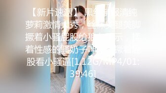 两个精壮小夥调教40多岁老母狗，壹前壹後双洞齐开，这年纪女人欲望太强了