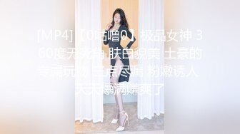 商场专柜一路跟踪抄底漂亮美女 竟然没穿内裤 看到她的嫩毛B了 爽！