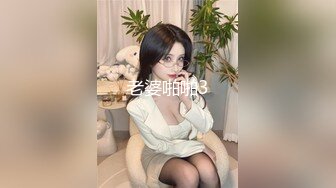 -护士装D罩杯大奶美女 两个大车灯露在外面 拨开丁字裤揉穴 假屌猛捅