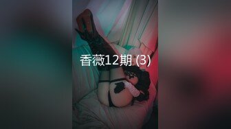 肥厚的阴唇吞吐着火腿肠