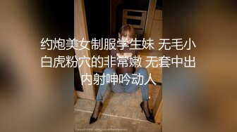 【某某门事件】第117弹 大人来人往❤️大街上抠逼自慰❤️有人过去说她两句，直接用抠逼的中指怼回去