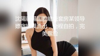 小胖哥约刚刚离异的女同事吃饭简单安慰一下带回酒店啪啪啪