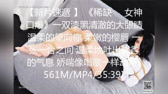 [MP4/ 767M] 顶级美乳蜜桃臀，靓女大战小丑头套男，黑丝美腿隔着内裤自摸，第一视角怼着多毛骚穴抽插