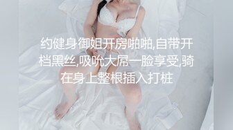 推油少年男技师拍摄客人按摩服务，推背按摩超近拍摄，手指扣穴一线天肥穴，揉搓阴蒂一览无余