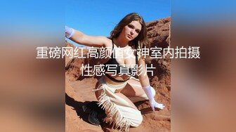 清纯苗条的学生妹和男友开房，妹子是个性冷淡的动物，任凭男友这么操也不吭声，射完继续刷抖音