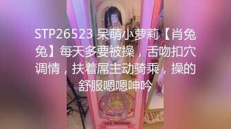 和女同学K歌唱嗨了宾馆开房做爱，裹屌吃真香，爆裂黑丝无套骑乘