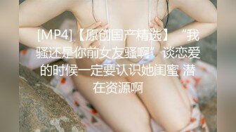 黑客破解家庭摄像头偷拍 身材不错的年轻小夫妻喜欢在家里客厅的沙发上做爱