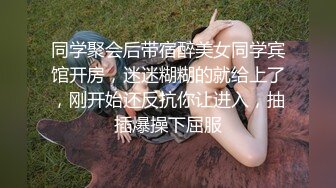 温柔小白露脸良家小媳妇自己一个人在家大秀直播，陪狼友互动撩骚，揉着骚奶子道具抽插骚穴呻吟，精彩又刺激