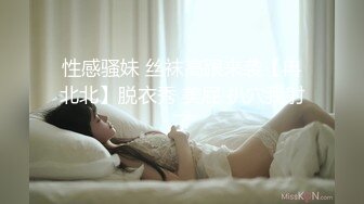 偷窥美女海边拍写真