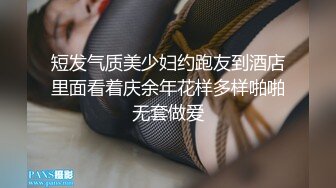 4名身材火辣的美女一丝不挂搔首弄姿配合摄淫师