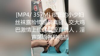 草莓小喵喵大屁股少妇居家激情啪啪，口交舔弄拨开内裤特写后入肥臀