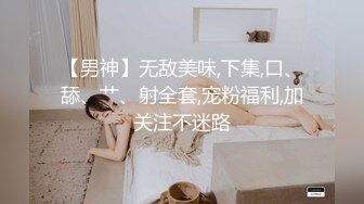 新一代女探花，双女姐妹玩约炮土豪大佬玩弄4P，淫乱的房间姐妹花撅着屁股给两大哥一起舔鸡巴，各种姿势抽插