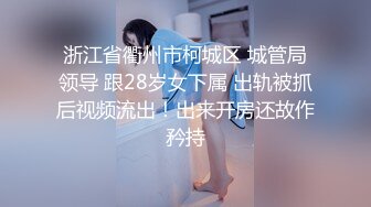 【熟女控】 哎呦卧槽，你这尿哗哗滴还不多啊，两熟女，在客厅撒尿，埋头舔吸尿液，厕所喝尿，互相舌吻舔逼，韵味太熟啦！