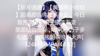 窗外TP眼镜美少妇洗完澡裸身抹乳液