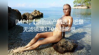 邪恶的房东暗藏摄像头偷窥两个好身材的美女洗完澡换衣服 (4)