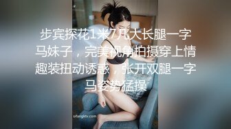 色房东白天黑夜一有空就去偷窥工厂打工妹洗澡妹子估计没啥营养没长啥肉身材还可以