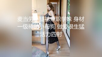 柚子猫Yuzukitty-无缝油亮黑丝-舔脚品鲍隔着丝袜插入