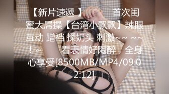 商场女厕蹲守开叉绿裙粉内眼镜小妹,紧窄的微，毛嫩穴貌似还没开发 (1)