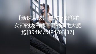 【OnlyFans】逃亡JJ爱KK，狂干群P，大型淫乱场面，两人真实夫妻，女的身材超级棒，群p的场面太过震撼 28