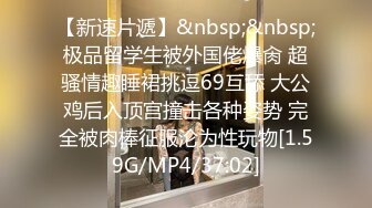 身材很正的极品妹子在狼友的调教下脱光展示，淫声荡语互动撩骚，逼毛没几根干净又性感，道具抽插呻吟可射