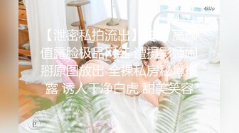 [MP4/ 1.57G]&nbsp;&nbsp;轻熟女的3P，母子一起大秀直播啪啪，放的开玩的爽露脸做爱，玩奶舔鸡巴各种高难度姿势爆草