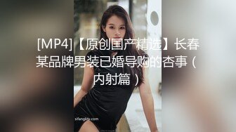 YC商场抄底细长腿尖高跟绝色丽人,性感蜜桃臀把透明内裤夹腚沟里