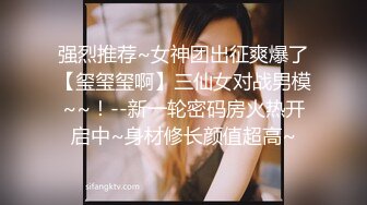 〖女神露出❤️视觉盛宴〗被哥哥强行带去别墅跪在别人家门口露出 时不时的有人开车路过 好害怕别墅主人家突然开门看见 心里有很爽 (3)