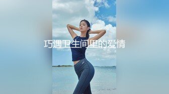 跟随抄底两个美女 这黑骚丁卡屁沟看着还是很有感觉的 差点被美女发现