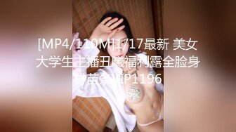 超疯狂！KTV里，美女掰开BB，硬按客人头，让他舔B