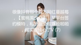 兄弟连探花约了个颜值不错的外围女，旗袍装给大哥口交大鸡巴，主动上位抽插叫的好骚，让小哥压在身下蹂躏