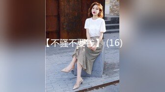 写字楼女厕蹲守套裙装黑丝美女前台 两片与逼齐平的肥唇让人心痒